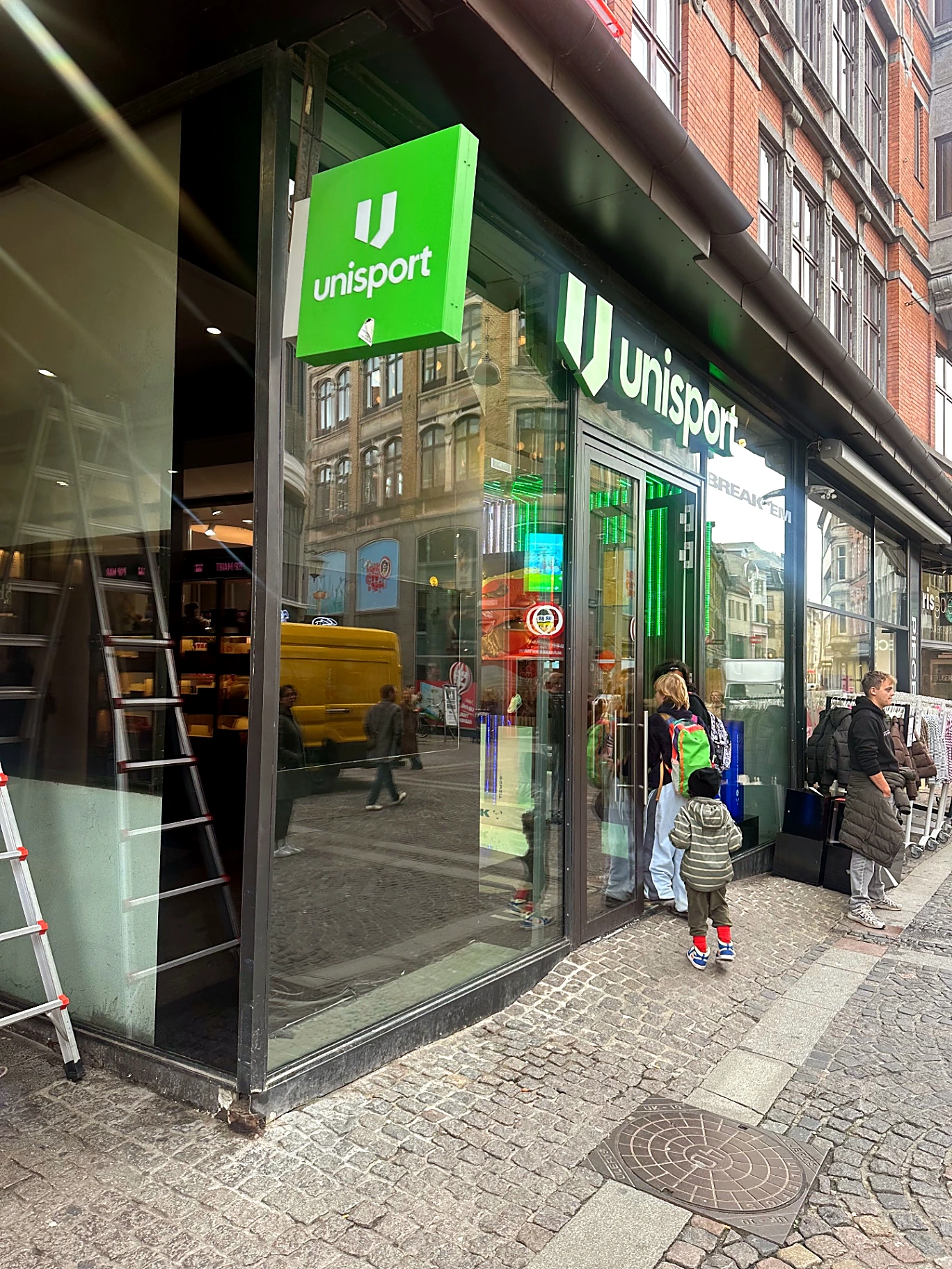 Unisport — Nike White Pack-vinduer på Strøget — billede 3
