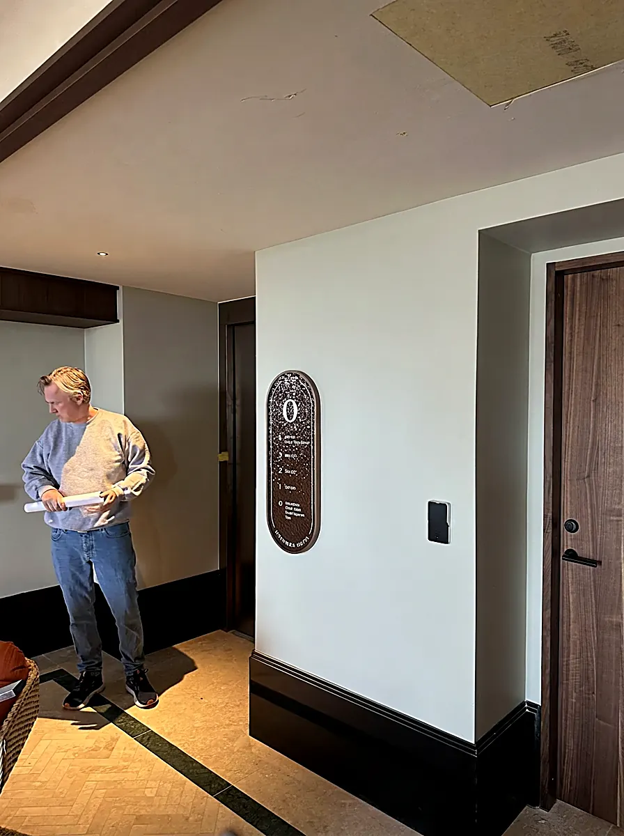 CORI Hornbæk Hotel — indvendig skiltning i stueetagen — billede 13
