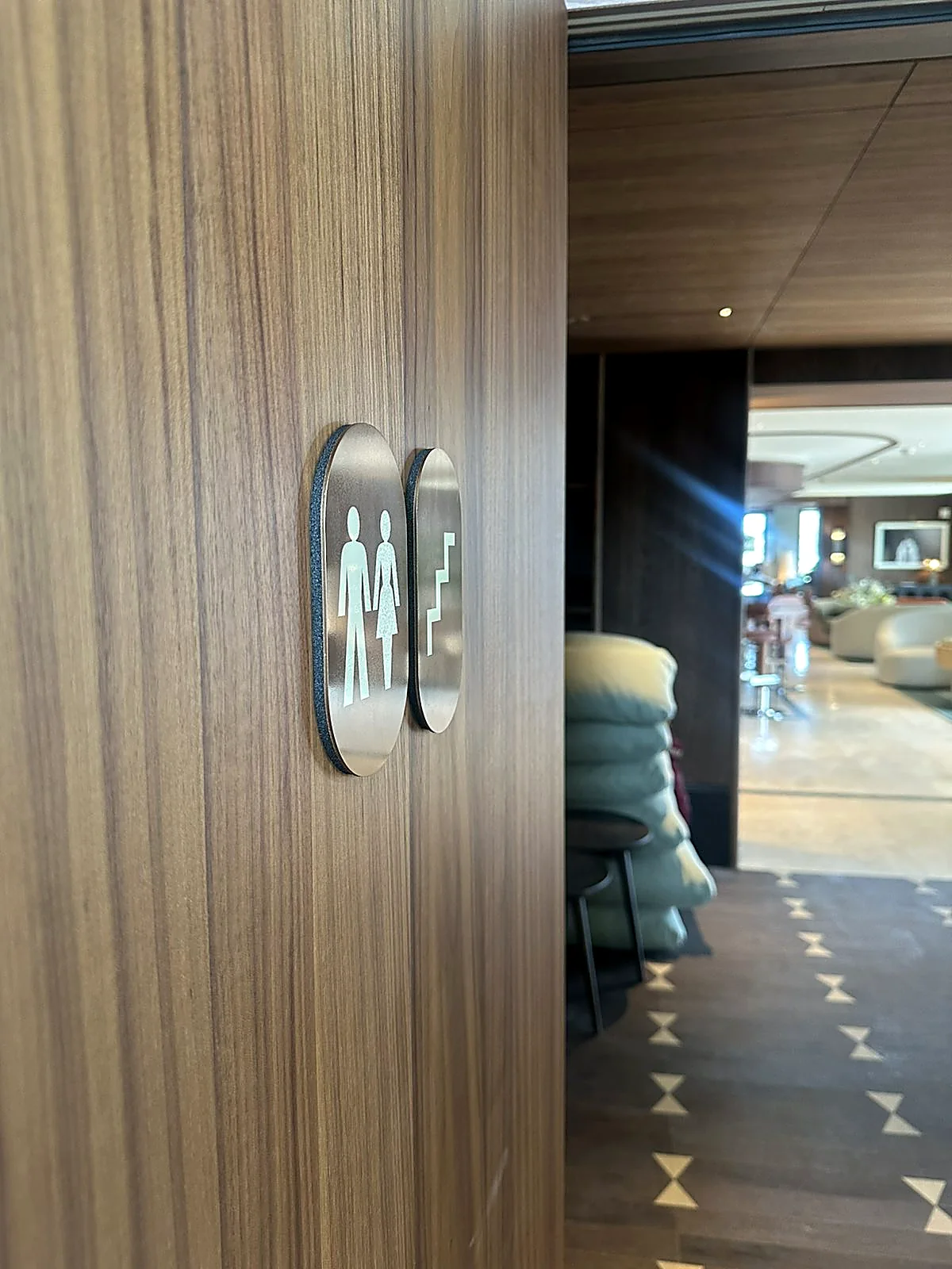 CORI Hornbæk Hotel — indvendig skiltning i stueetagen — billede 2