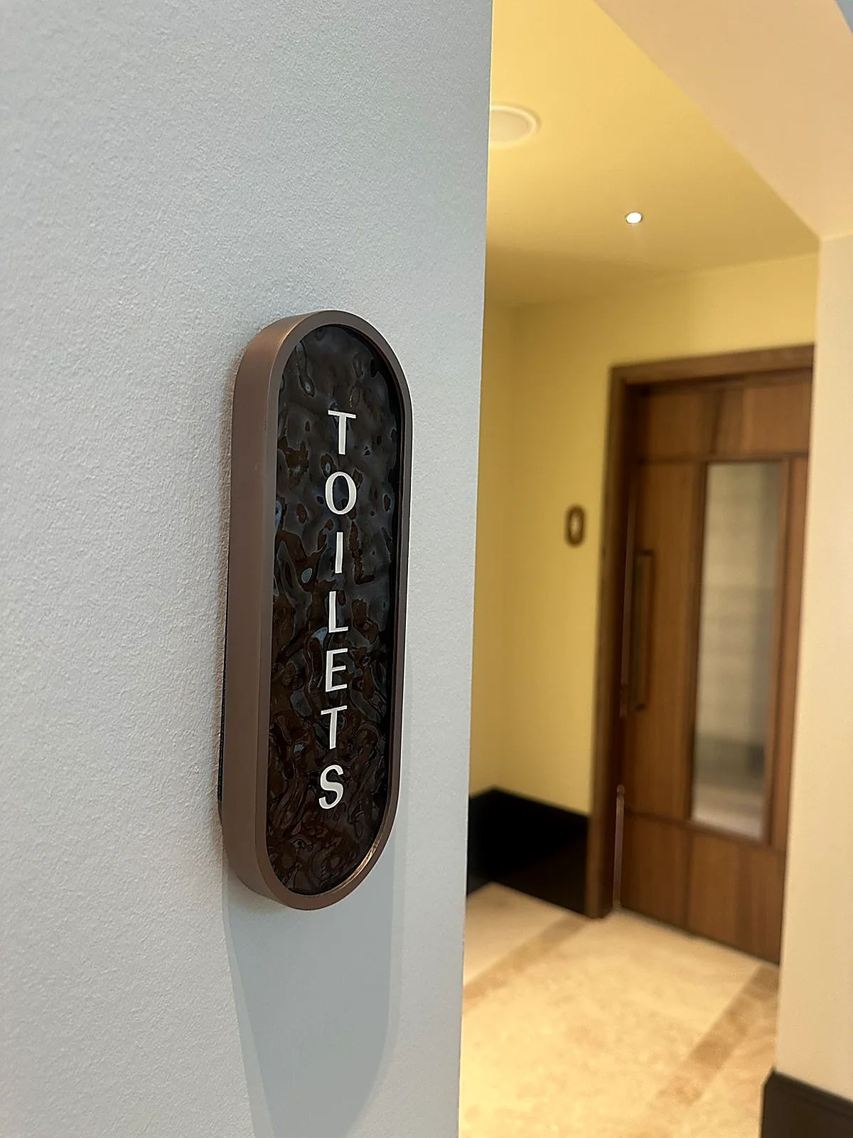CORI Hornbæk Hotel — indvendig skiltning i stueetagen — billede 3