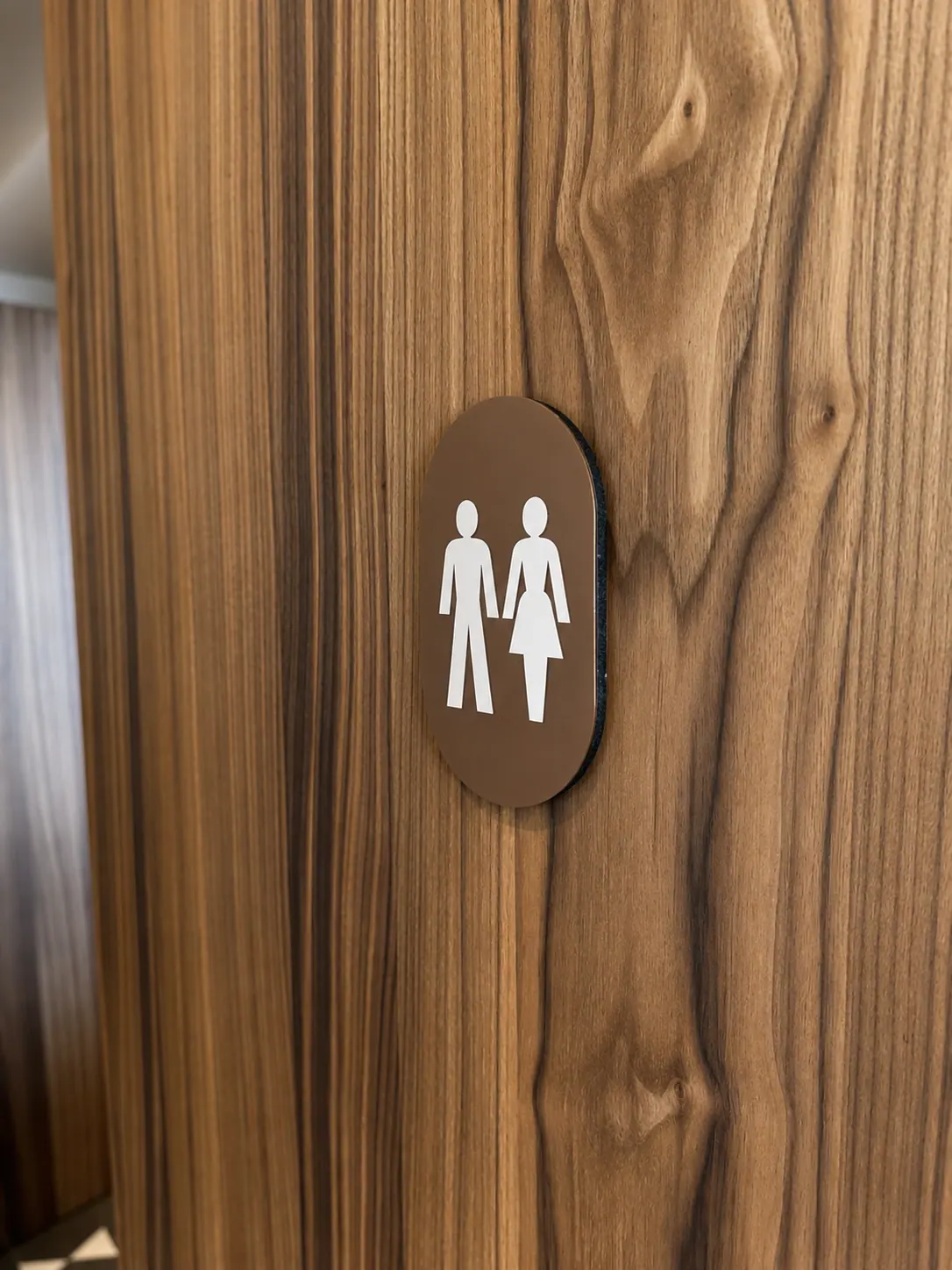 CORI Hornbæk Hotel — facadeskilt over entrédør — billede 6