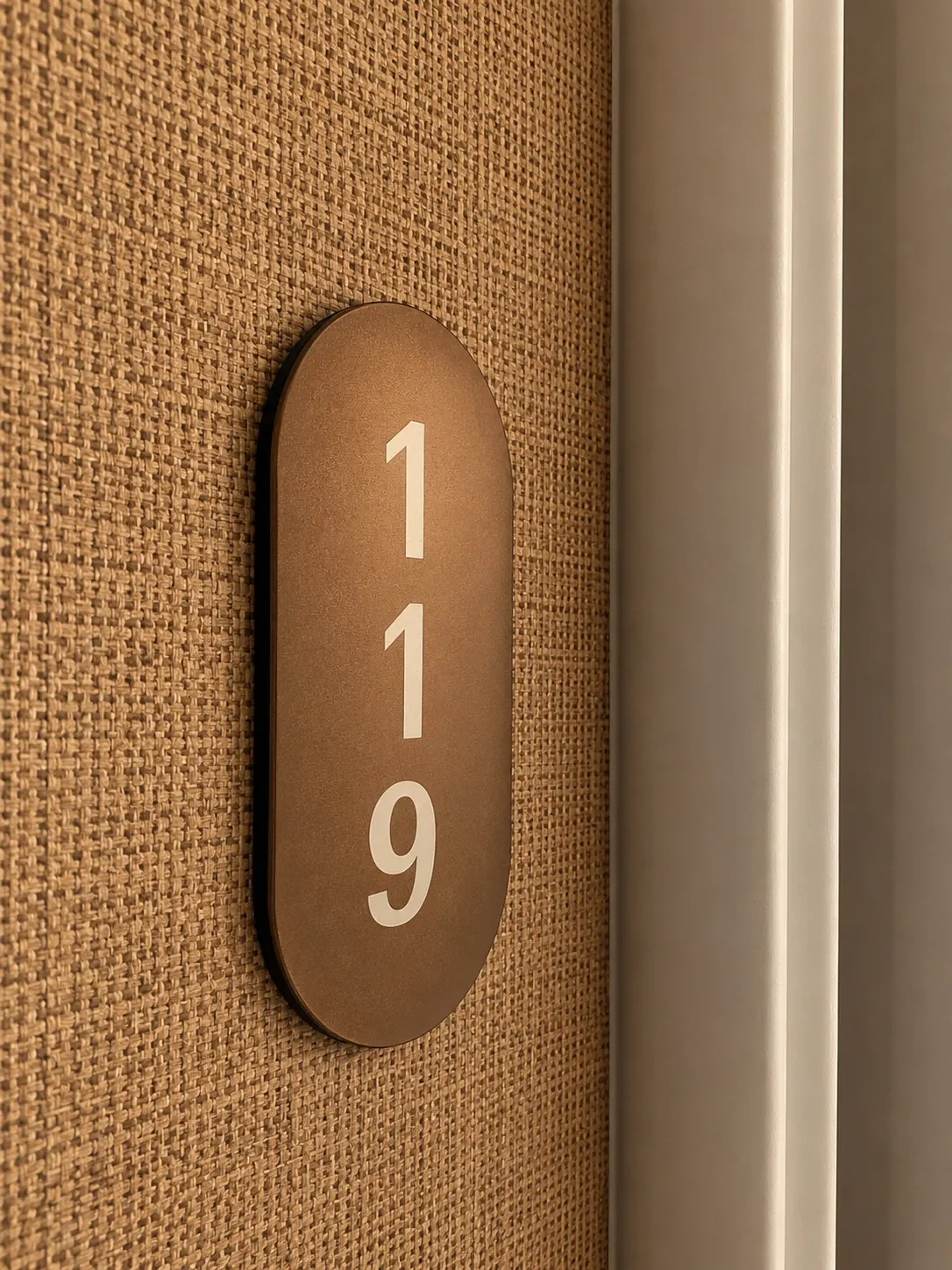 CORI Hornbæk Hotel — facadeskilt over entrédør — billede 8
